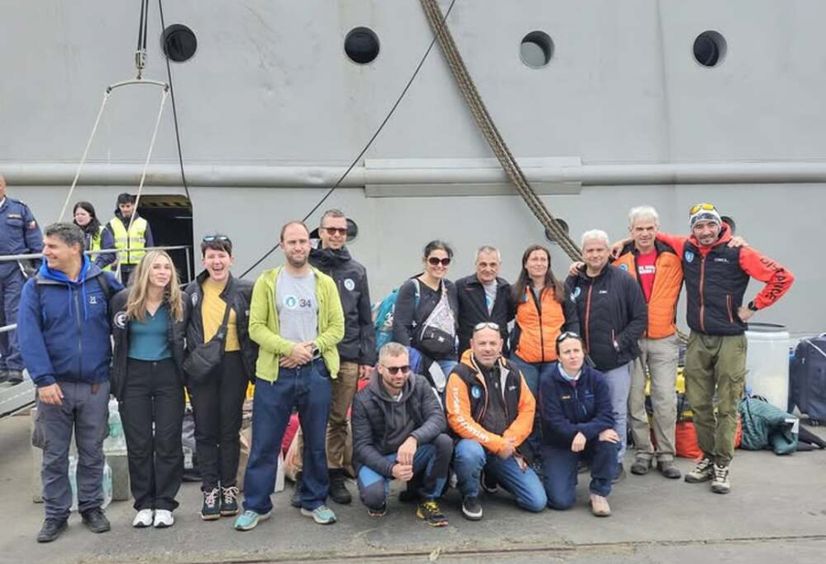 First group of 34th Bulgarian Antarctic expedition sets sail on Chilean ship Achilles 41