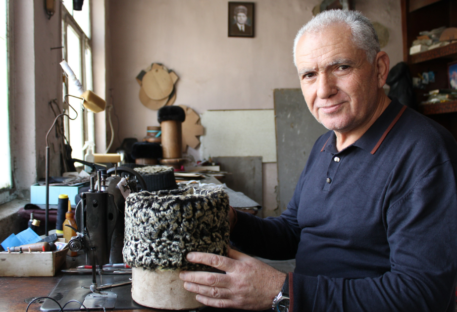 Amerikalıya “aerodrom” kepka satan papaqçı: Həmin papağı 200 dollara tikmişdim VİDEO