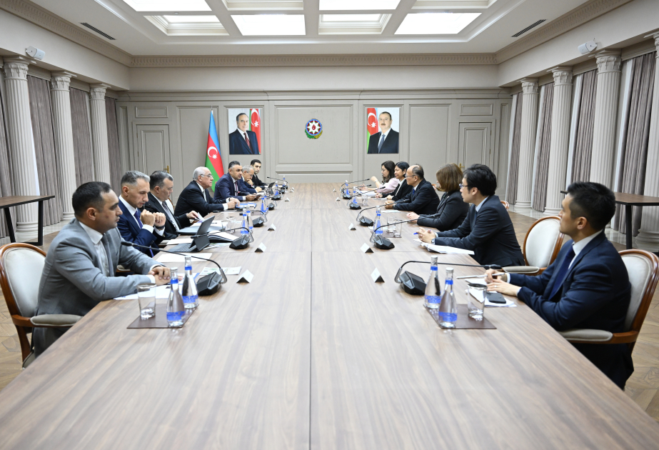 Aserbaidschans Premierminister trifft ADB-Präsidenten