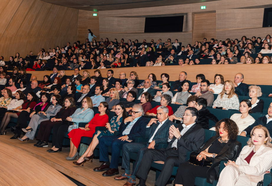 Placido Domingo se produit au Centre Heydar Aliyev