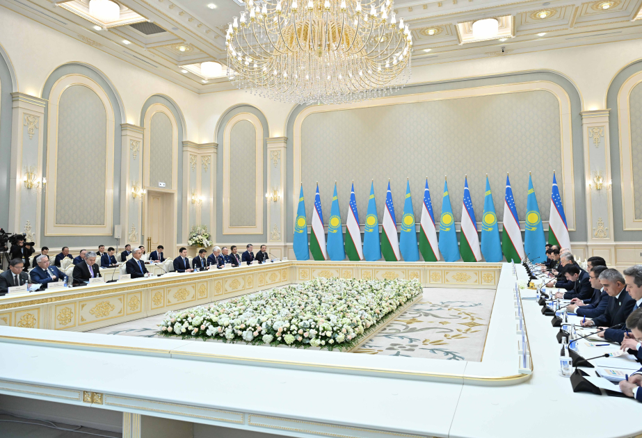 Токаев пригласил узбекскую сторону к партнерству в портах Актау и Курык для совместного развития ТМТМ