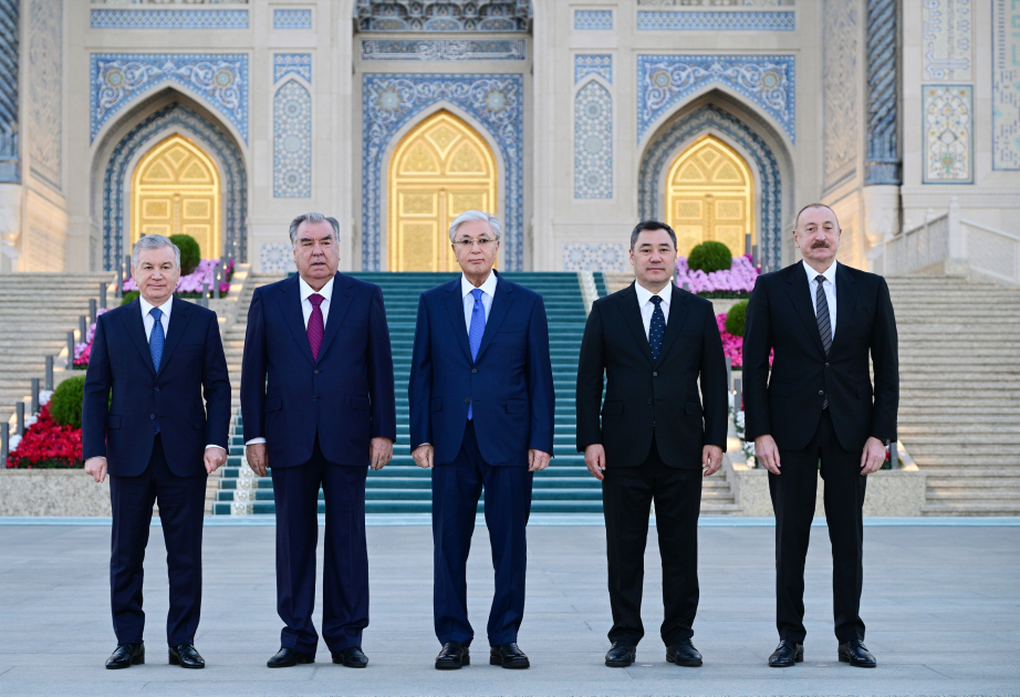 Präsident Ilham Aliyev besichtigt Zentrum für Islamische Zivilisation in Taschkent VIDEO