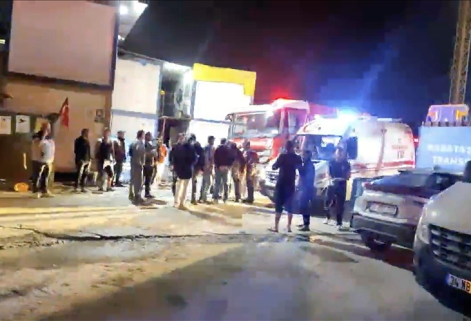 İstanbulda tikintisi davam edən metro stansiyasında çökmə baş verib
