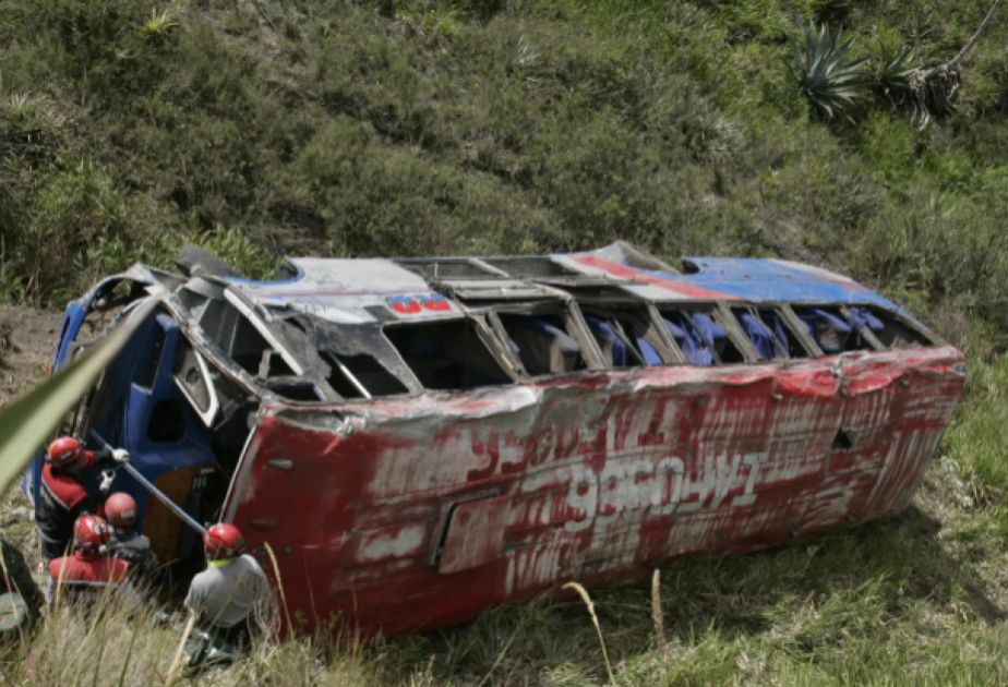 At least 13 killed in traffic accident in central Ecuador
