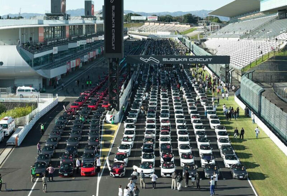 Parade of 832 Honda cars sets Guinness record