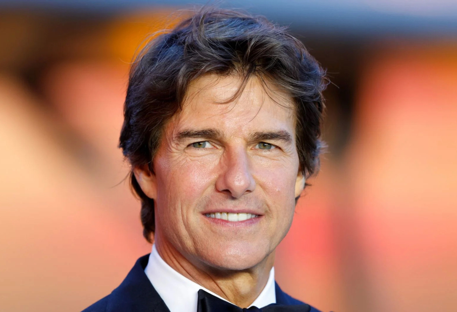 Tom Cruise finally gets his Oscar as current awards hopefuls turn out in droves