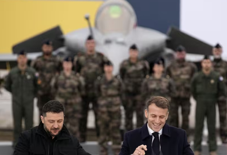 Zelensky signe à Paris un accord historique : 100 Rafale pour l’Ukraine
