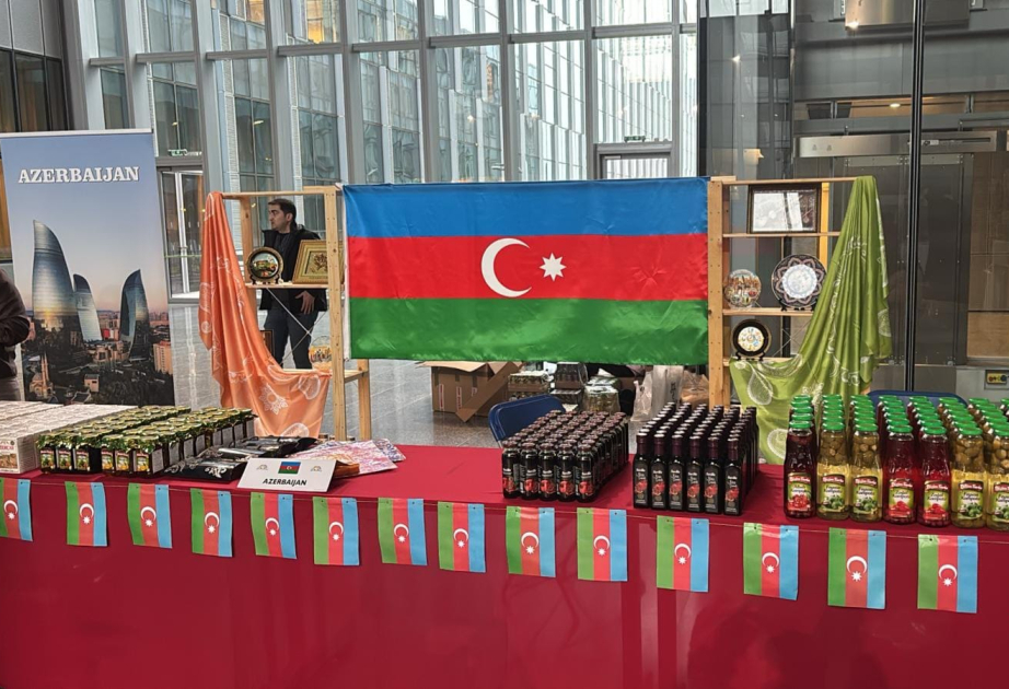 Azerbaiyán participa en el Bazar Benéfico de la OTAN