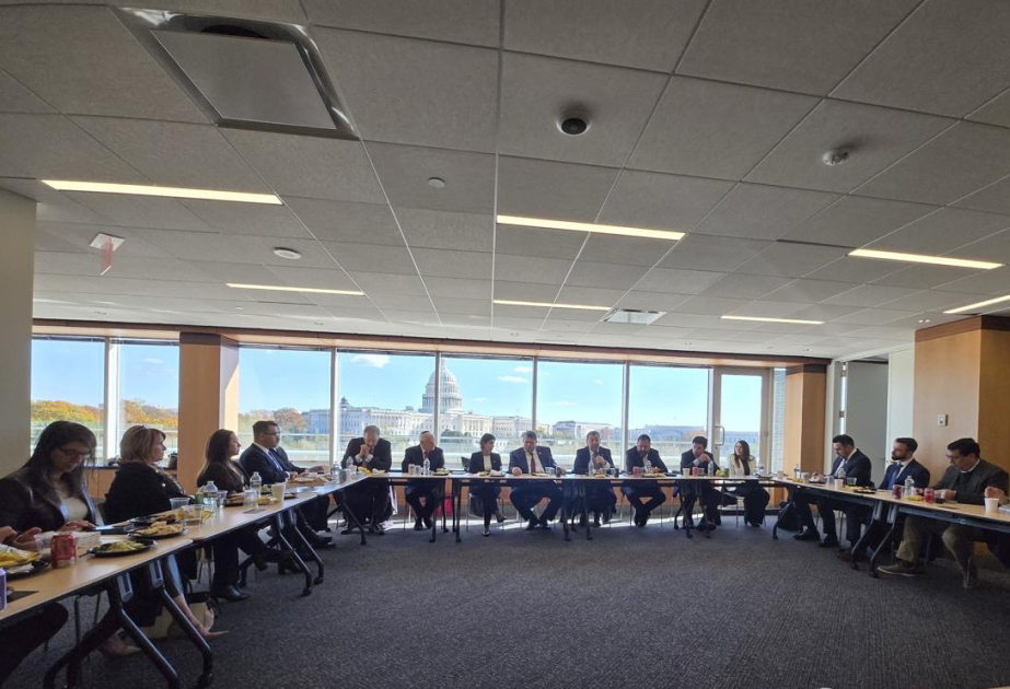 Delegación azerbaiyana inicia visita a Estados Unidos