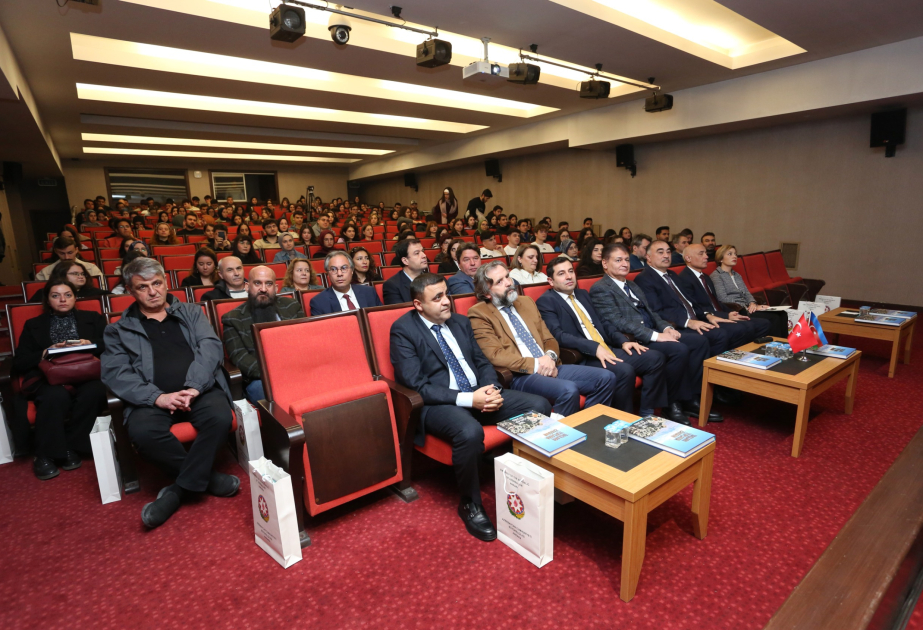 Ankarada “Daşları toplama zamanı” adlı kitabın təqdimatı keçirilib