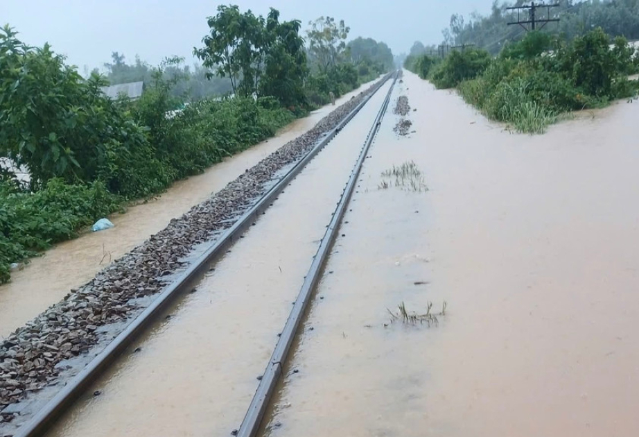 Severe floods disrupt North – South rail services in south-central region