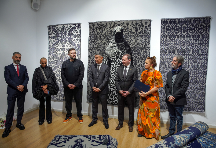 “Azerkhalcha” OJSC continues to promote the art of Azerbaijani carpet weaving in Europe