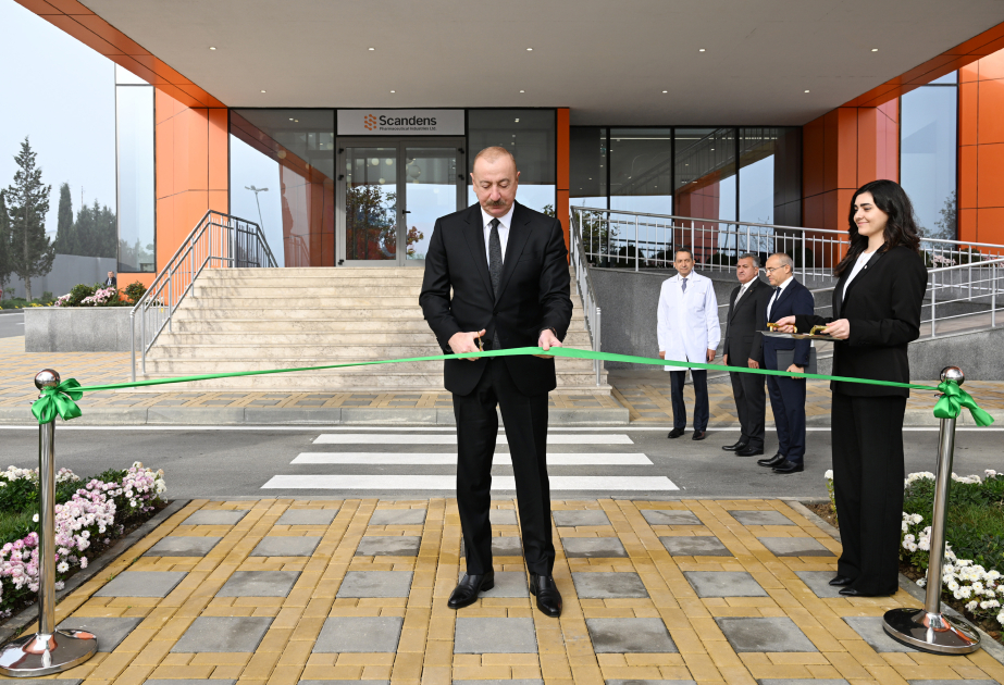 El Presidente Ilham Aliyev asiste a la inauguración de una Planta de Producción de Medicamentos
