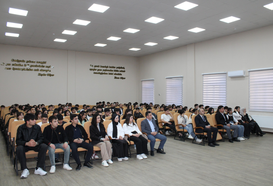 Gənclər süni intellektin gələcək peşə seçimlərinə təsiri barədə maarifləndirilib