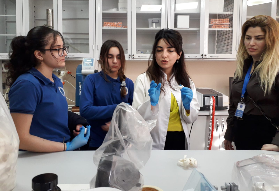 Avropa Türk Liseyinin şagirdləri Biofizika İnstitutunda olublar