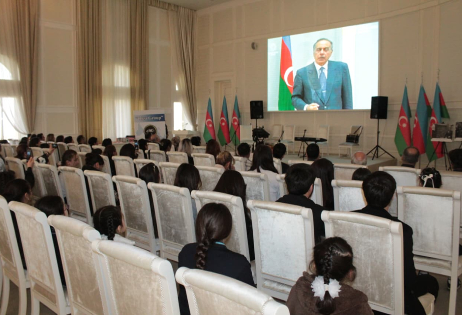Gəncədə şeir müsabiqəsi: "Ulu Öndərə həsr olunan misralar"
