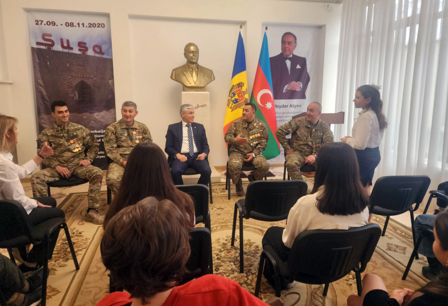 Kişineuda Zəfər Günü ilə bağlı vətənpərvərlik mövzusunda müzakirələr aparılıb