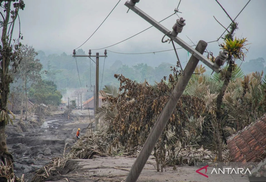 Mount Semeru eruption injures three, displacing over 500 residents