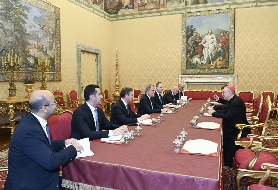 Le ministre azerbaïdjanais des Affaires étrangères rencontre le secrétaire d’État du Saint-Siège