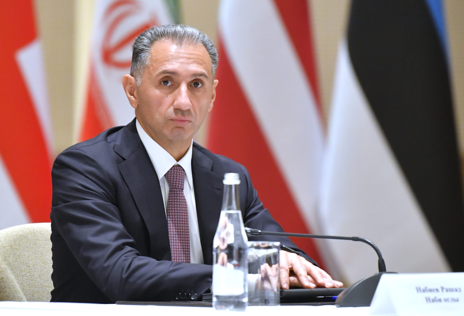 الوزير: قطاع النقل ذو أهمية استراتيجية لأذربيجان
