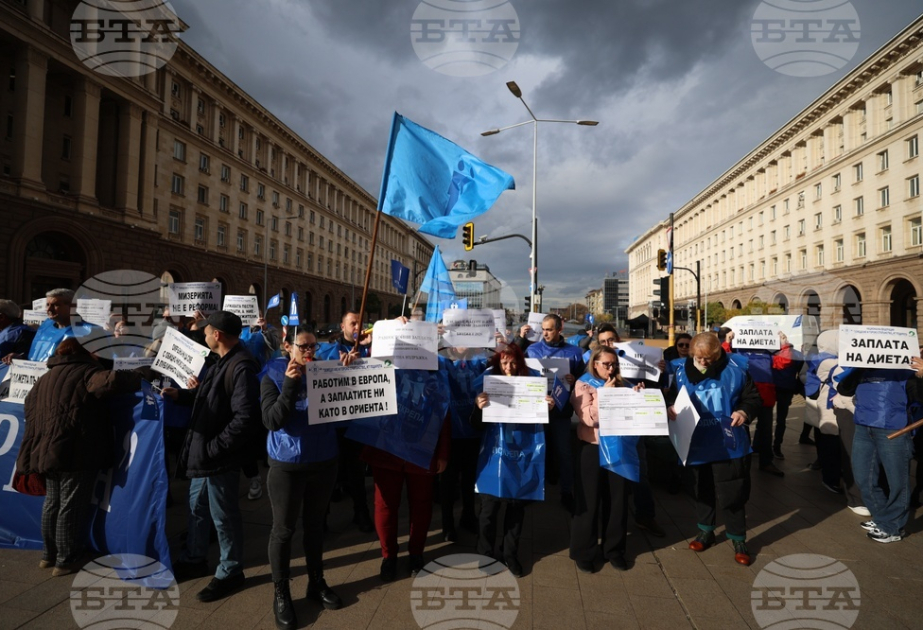 Agricultural, forestry sector employees hold protest to demand salary increase