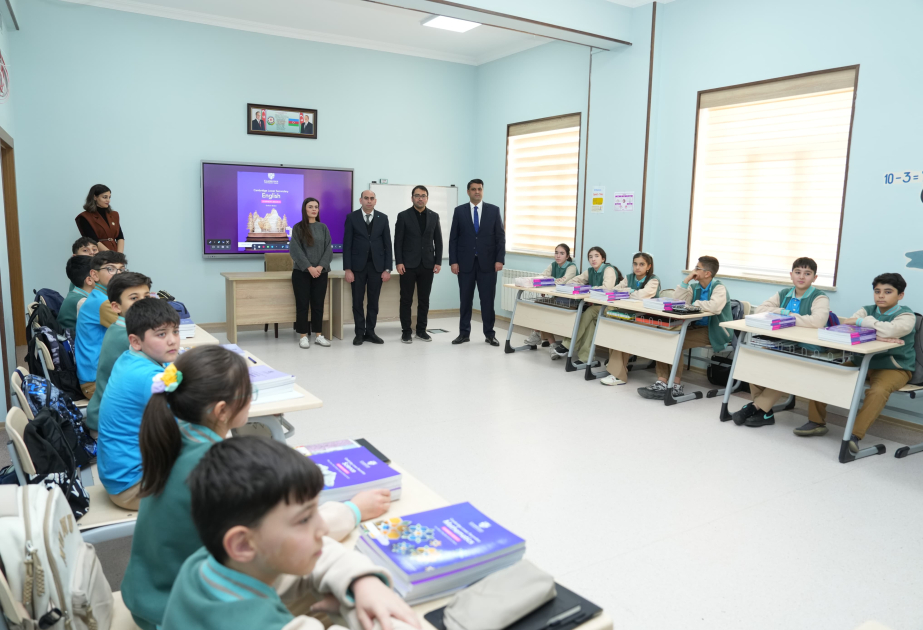 NDU-nun Beynəlxalq Kembric Məktəbinə yeni dərsliklər təqdim olunub