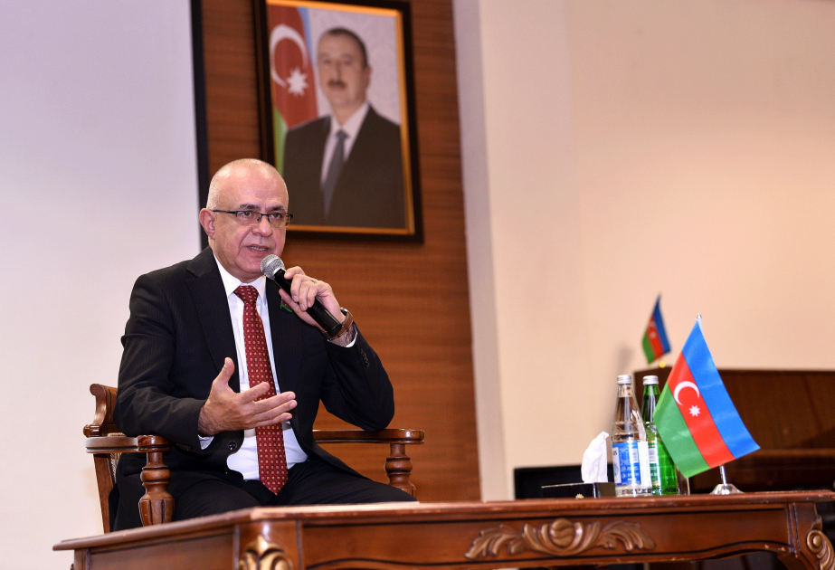 Əməkdar jurnalist: İnsanın öz dövlətinin bayrağı altında yaşaması böyük xoşbəxtlikdir