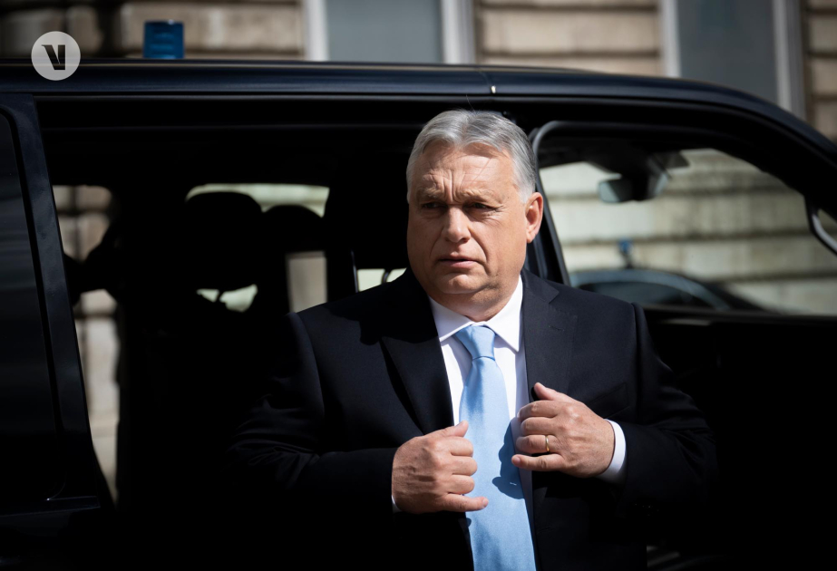 Orban Putinlə görüşmək üçün Moskvaya yola düşüb
