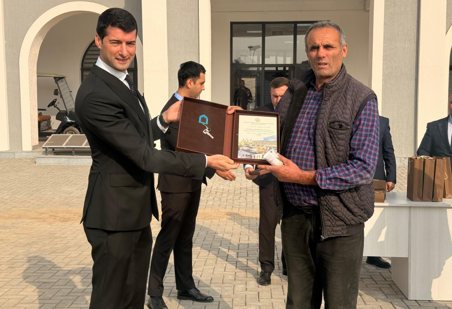 Xıdırlıda daha 13 ailəyə mənzillərinin açarları verilib