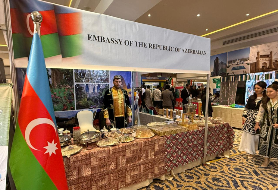 عرض إمكانيات السياحة الأذربيجانية في معرض في باكستان