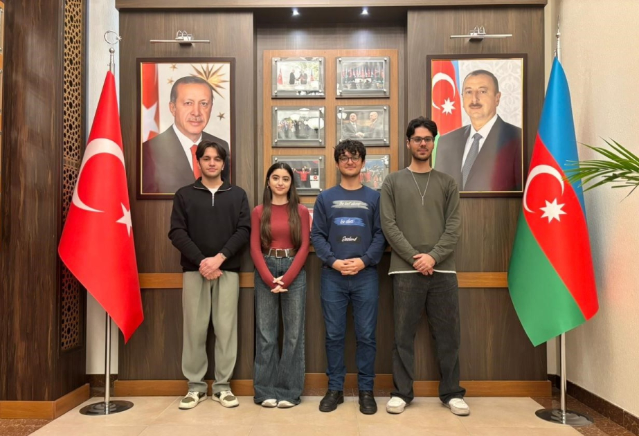 Cuatro estudiantes de la Universidad Türkiye-Azerbaiyán han iniciado su actividad profesional en la universidad