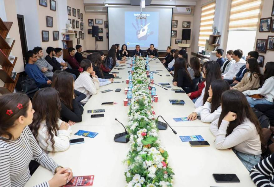 ADU-da “Narkotiklər və QİÇS: hüquq və sağlamlıq perspektivi” mövzusunda maarifləndirici tədbir keçirilib