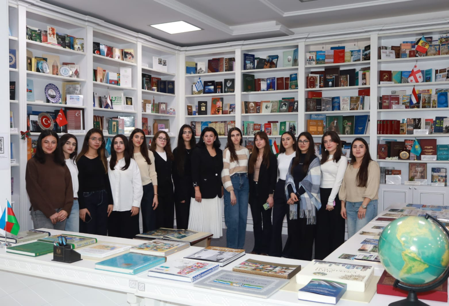 Tibb kollecinin tələbələri Mərkəzi Elmi Kitabxanaya ekskursiya ediblər