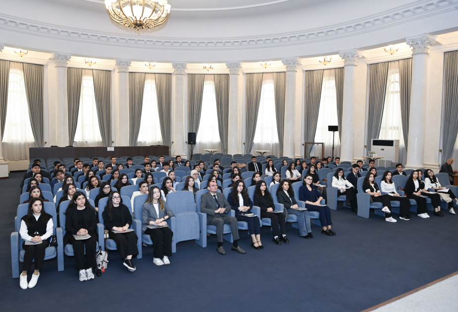 XİN-də “Diplomatiya könüllüləri” qrupunun könüllüləri ilə ilkin tanışlıq görüşü olub