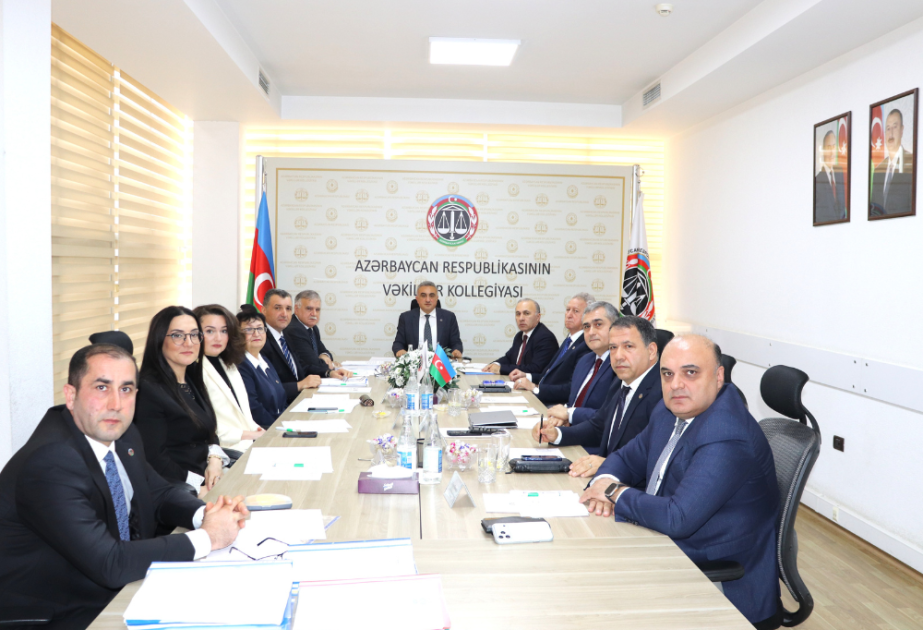 Kollegiya iclasında 1 vəkilə xəbərdarlıq edildi, 1 vəkil isə cərimələndi