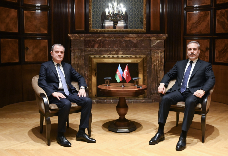 Aserbaidschanischer und türkischer Außenminister erörtern bilaterale und regionale Fragen