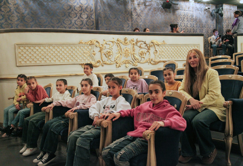 Uşaq evinin sakinləri Akademik Musiqili Teatrın qonağı olub