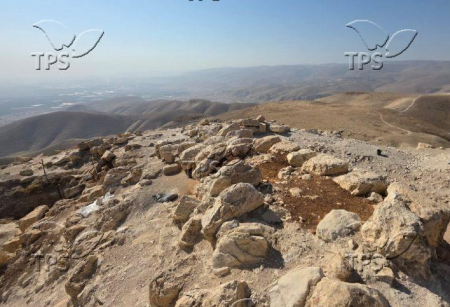 Israeli archaeologists uncover remains of dramatic mountaintop royal palace