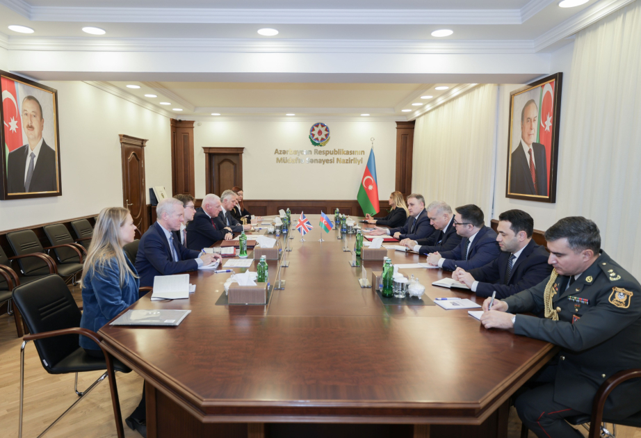 Se debate el desarrollo de la cooperación en la industria de defensa entre Azerbaiyán y el Reino Unido