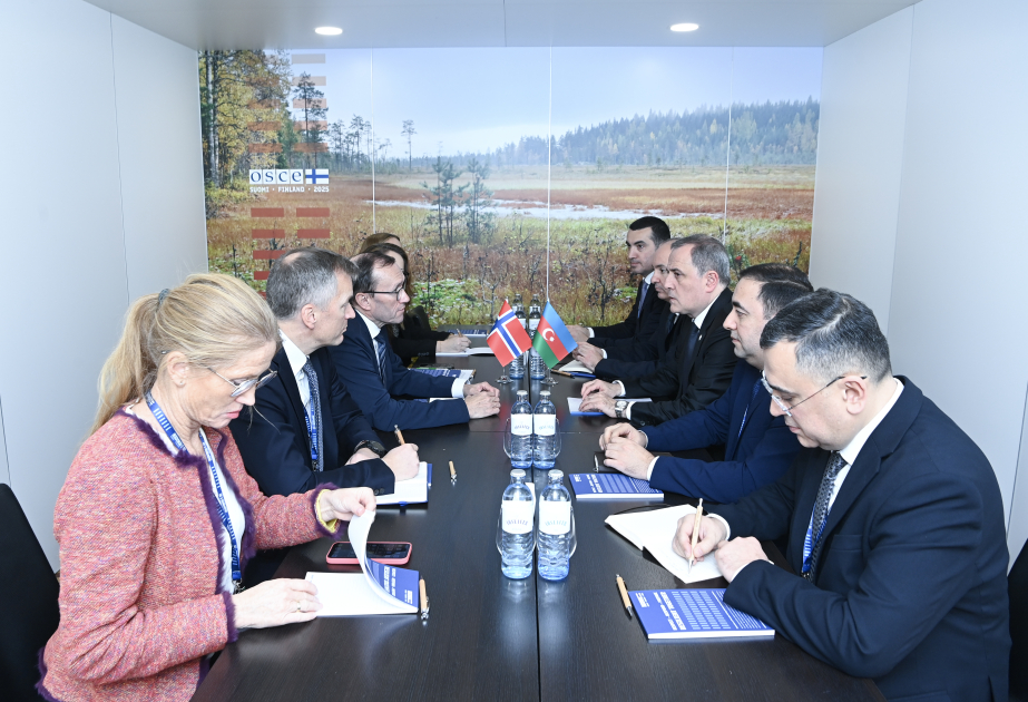 El Ministro de Asuntos Exteriores de Azerbaiyán se reúne con su homólogo noruego