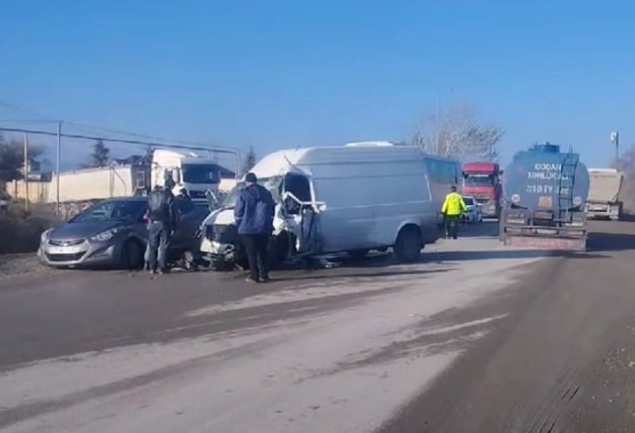 Qubada yük avtomobili avtobusla toqquşub, ölən var VİDEO