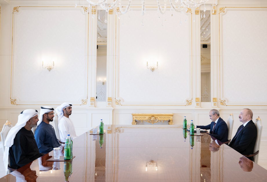 الرئيس إلهام علييف يستقبل رؤساء عدد من الشركات في دولة الإمارات العربية المتحدة