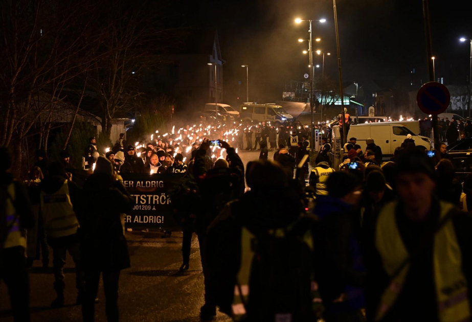 В шведском Салеме проходит марш крайне правых — массовая полицейская операция