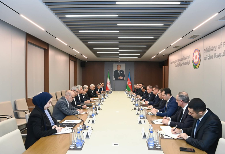 Azerbaijani, Iranian FMs meet in Baku