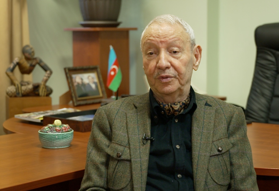 Azerbaijani sculptor of award presented to Donald Trump shares his insights with AZERTAC