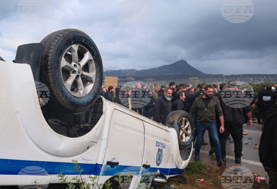 Greek farmers withdraw from Heraklion Airport but continue nationwide road blockades