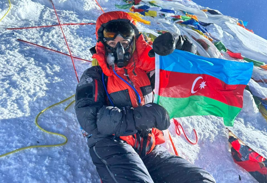 Azerbaijani female mountaineer presents her Everest and Lhotse certificates