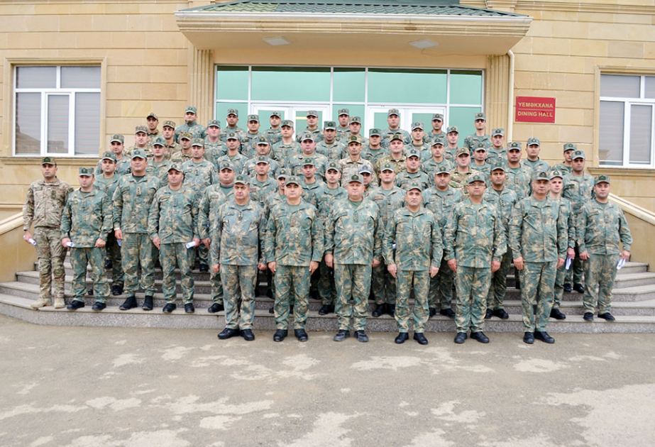 Zabit təkmilləşdirmə kursunun növbəti buraxılış mərasimi keçirilib