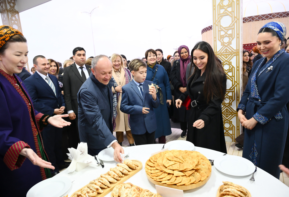 La Vicepresidenta de la Fundación Heydar Aliyev participa en una exposición dedicada a la gastronomía nacional de Turkmenistán