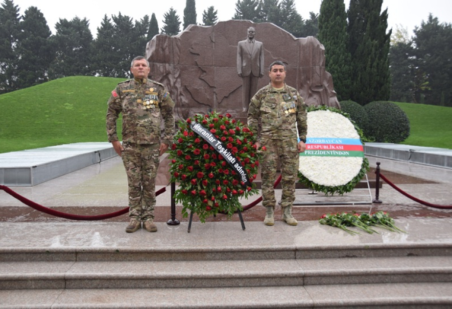 Veteranlar Təşkilatının üzvləri Ulu Öndərin məzarını ziyarət ediblər